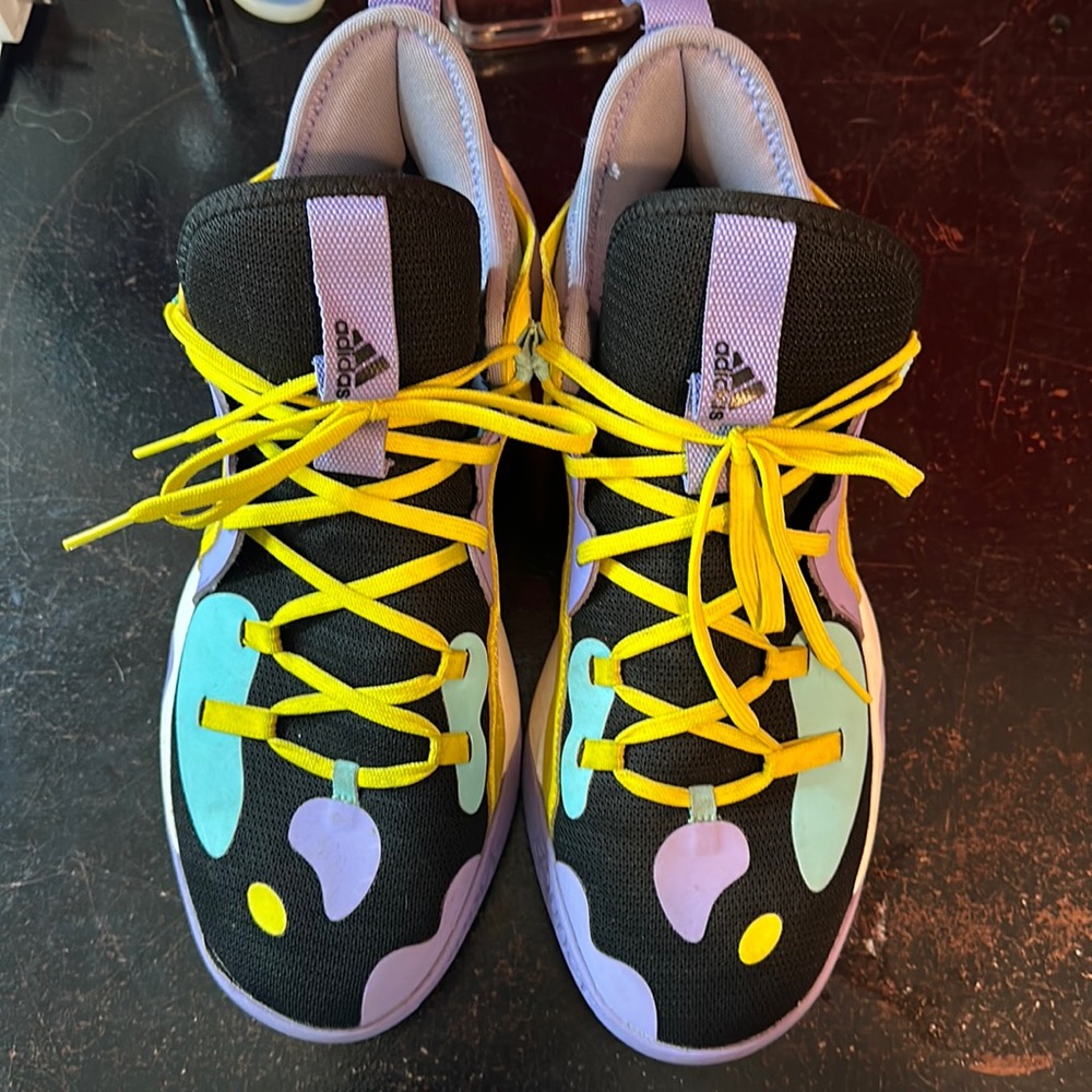 Adidas bounce size 10.5 in men’s